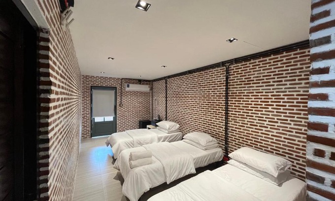 Samut Songkhram Cabin | Discover Baymouth by KENCOZY: Family-Friendly Retreat
