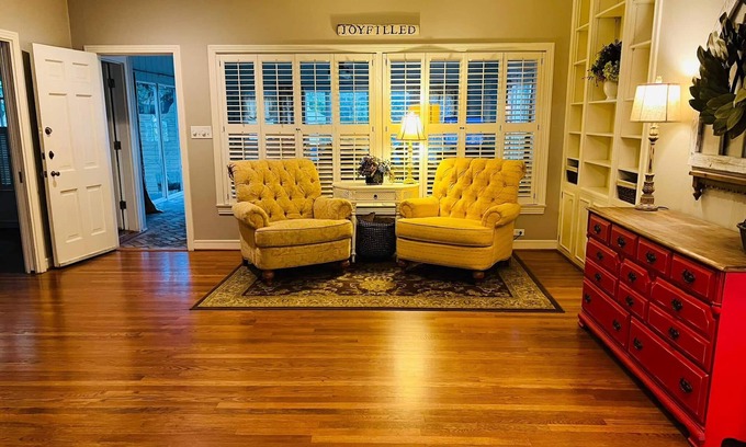 Waco House | Welcoming Baylor Home: Your Ideal Retreat with Breakfast