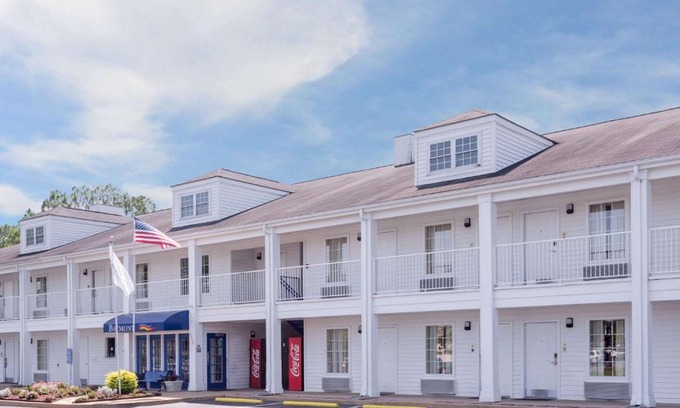 Albany Hotel | Pet-Friendly Comfort at Baymont by Wyndham Albany