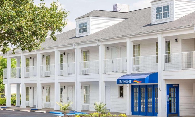 Anderson Hotel | Pet-Friendly Baymont by Wyndham Anderson with Pool Access