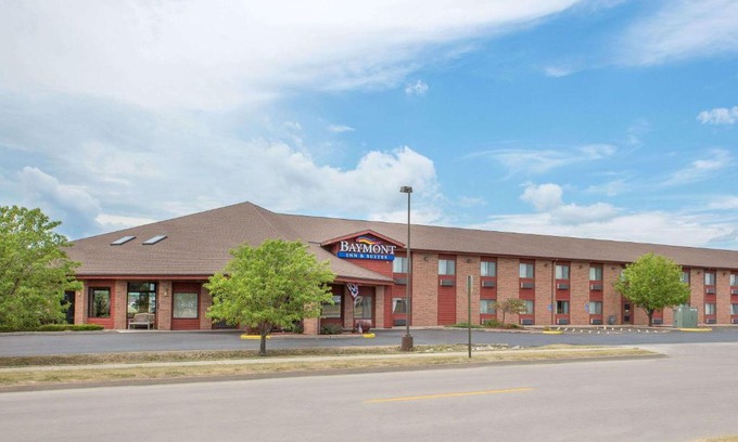 Boone Hotel | Relaxing Stay at Baymont by Wyndham Boone with Pool Access