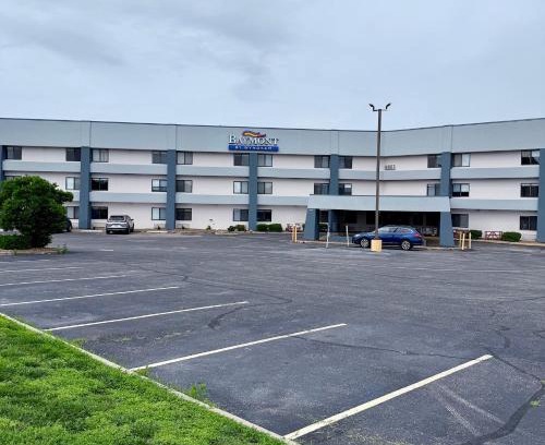 Columbia Hotel | Pet-Friendly Getaway at Baymont by Wyndham Columbia, MO