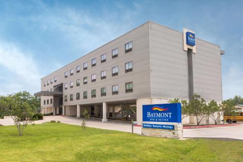 Columbus Hotel | Pet-Friendly Baymont by Wyndham Columbus with Ocean Views