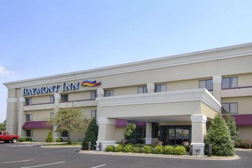 Corydon Hotel | Pet-Friendly Getaway at Baymont by Wyndham Corydon