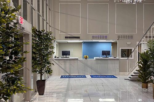 Deming Hotel | Pet-Friendly Baymont by Wyndham Deming with Ocean Views
