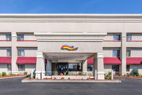 Roseville Hotel | Cozy Stay at Baymont by Wyndham Detroit/Roseville