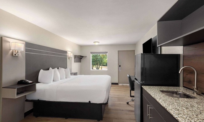 Dothan Hotel | Comfortable Stay at Baymont by Wyndham Dothan