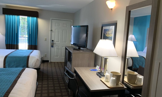 Eden Hotel | Cozy Stay at Baymont by Wyndham Eden with Pool & Breakfast