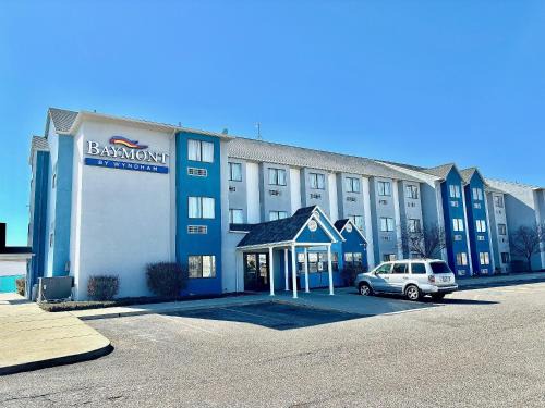 Farmington Hotel | Pet-Friendly Baymont by Wyndham Farmington with Dining Options