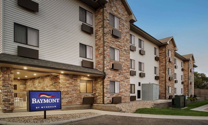 Glenwood Hotel | Discover Baymont by Wyndham Glenwood: Family-Friendly Retreat