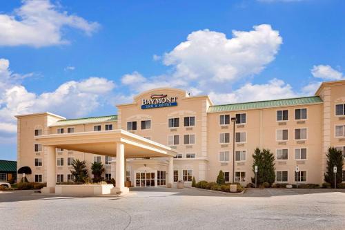 Byron Center Hotel | Relax at Baymont by Wyndham Grand Rapids with Pool & Hot Tub