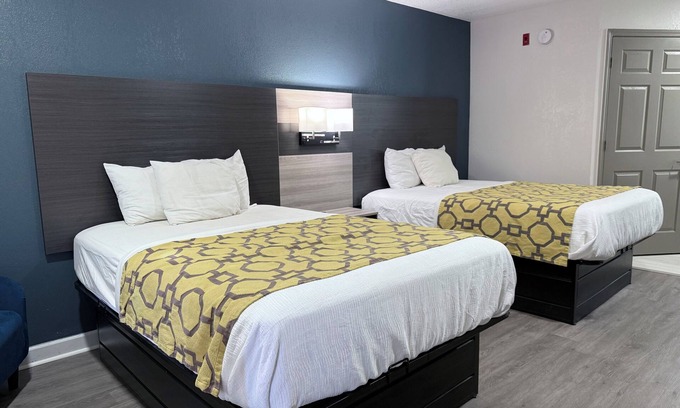 Grenada Hotel | Comfortable Stay at Baymont by Wyndham Grenada with Pool