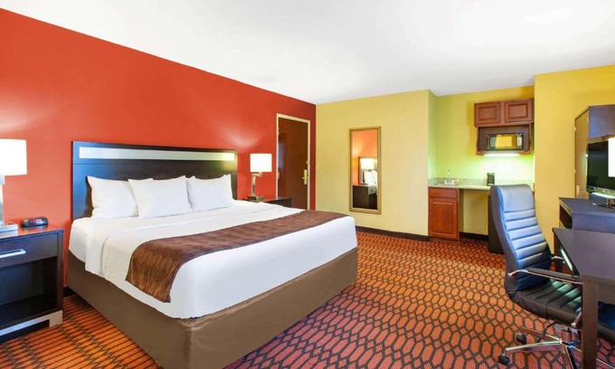 Paxtonia Hotel | Pet-Friendly Baymont by Wyndham Harrisburg Awaits You
