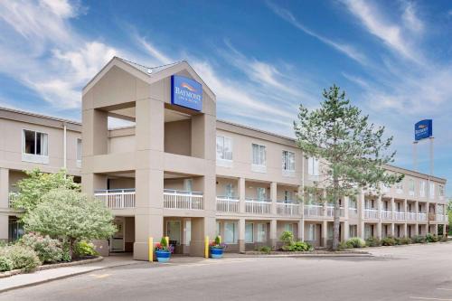 Kalamazoo Hotel | Baymont by Wyndham Kalamazoo East: Family & Pet Friendly Stay