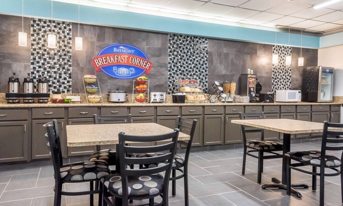 Kokomo Hotel | Comfortable Stay at Baymont by Wyndham Kokomo with Pool