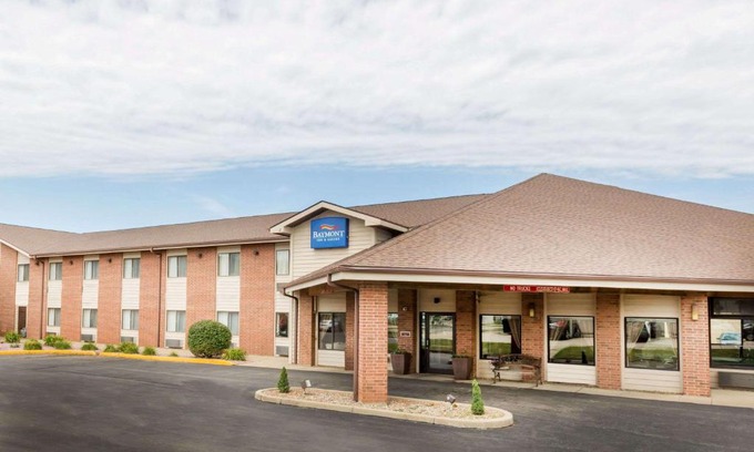 Le Mars Hotel | Pet-Friendly Comfort at Baymont by Wyndham LeMars