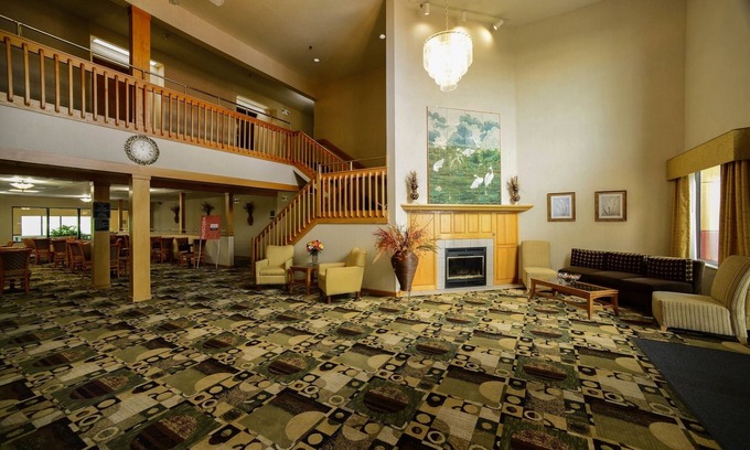 Marion Hotel | Comfortable Stay at Baymont by Wyndham Marion with Pool