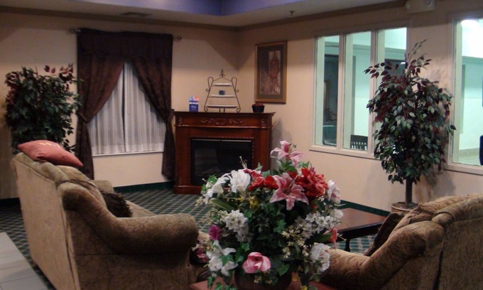 Mason Hotel | Convenient Stay at Baymont by Wyndham Mason with Pool