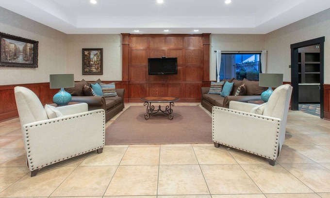 McComb Hotel | Comfortable Baymont by Wyndham McComb with Pool & Spa