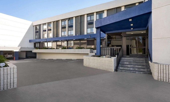 Monterey Park Hotel | Comfortable Baymont by Wyndham in Monterey Park