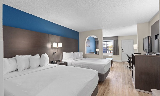Orlando Hotel | Relaxing Retreat at Best Western Orlando East Inn & Suites