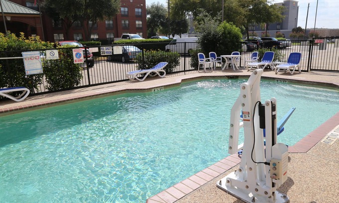 Plano Hotel | Relax at Baymont by Wyndham Plano: Pool, Spa & Breakfast