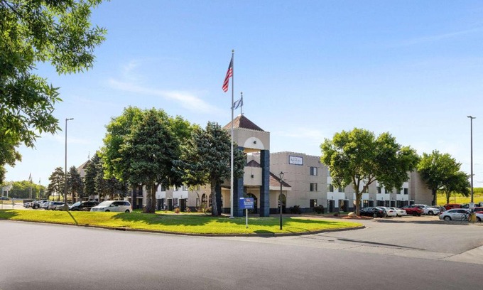 Shakopee Hotel | Enjoy Family-Friendly Stays at Baymont by Wyndham Shakopee
