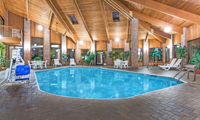 Smyrna Hotel | Comfortable Stay at Baymont by Wyndham Smyrna with Pool