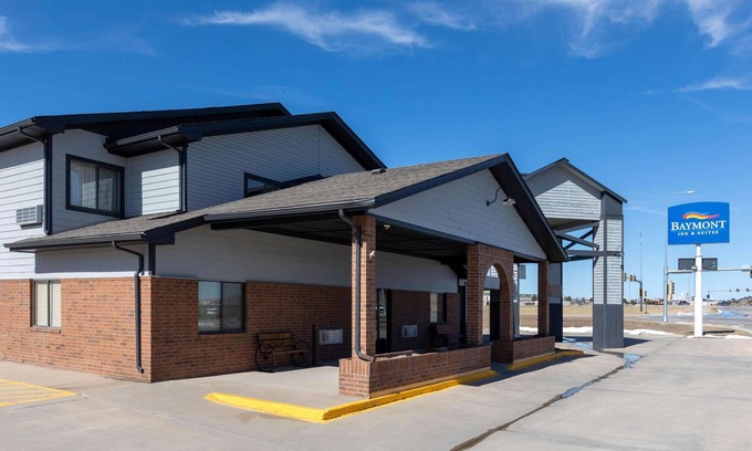 Spearfish Hotel | Welcoming Baymont by Wyndham Spearfish with Pool & Dining