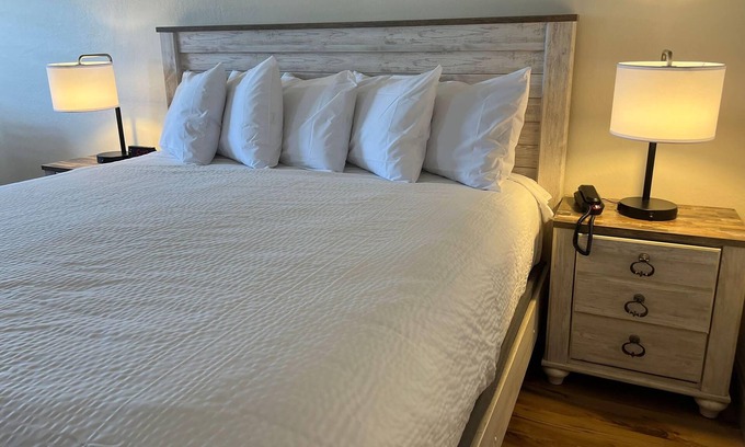 Susanville Hotel | Cozy River Inn with Breakfast and Family-Friendly Amenities