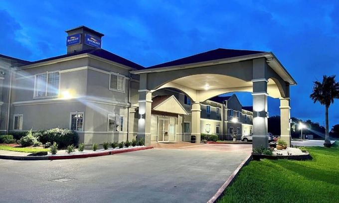 Texas City Hotel | Discover Comfort at Baymont by Wyndham Texas City