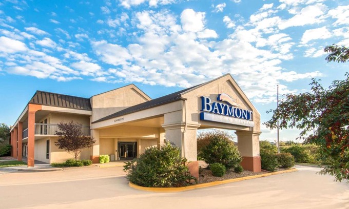 Topeka Hotel | Family-Friendly Stay at Baymont by Wyndham Topeka