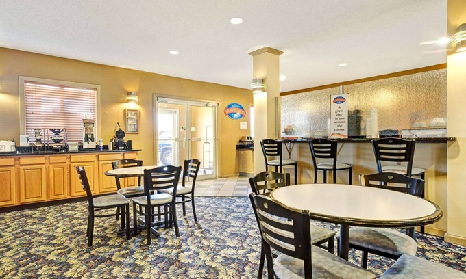 Wahpeton Hotel | Baymont by Wyndham Wahpeton: Pool, Spa & Family Friendly
