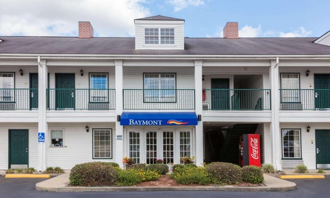 Waycross Hotel | Comfortable Stay at Baymont by Wyndham Waycross Hotel