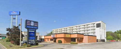 Youngstown Hotel | Relaxing Getaway at Baymont by Wyndham Youngstown