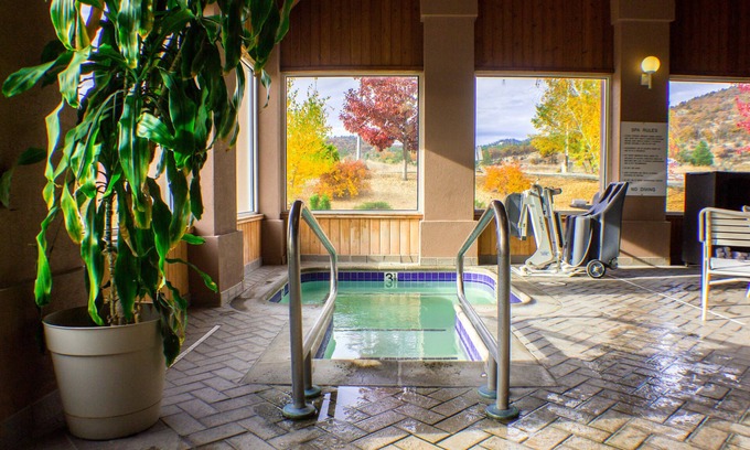 Yreka Hotel | Comfortable Stay at Baymont by Wyndham Yreka with Pool