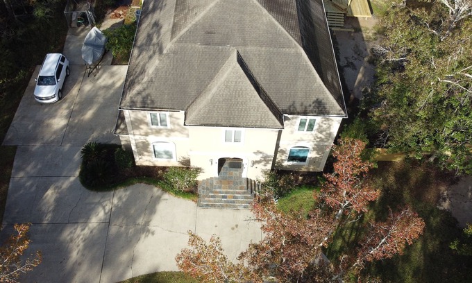 Slidell House | Bayou canal spacious 5-bedrm house, 1 acre Slidell, AC, WiFi