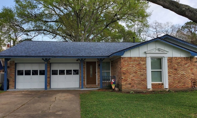 League City House | Charming Bayou Cottage: 4-Bed House Near NASA & Kemah