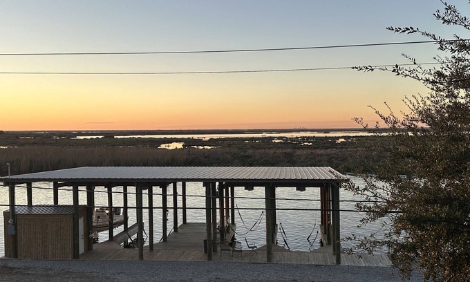 Braithwaite House | Bayou Paradise Lodge: Family-Friendly Fishing Retreat