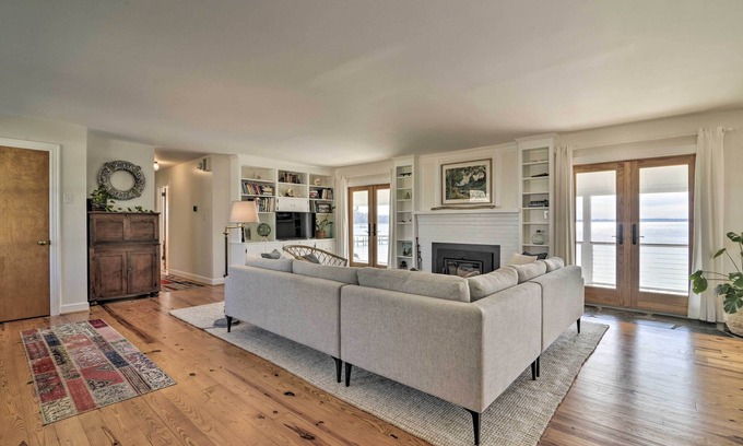 Deltaville Cottage | Scenic Bayside Deltaville Retreat with Beach & Ocean Views