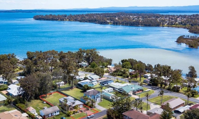 Erowal Bay House | Bayside Escape - Family-Friendly Getaway Near the Water