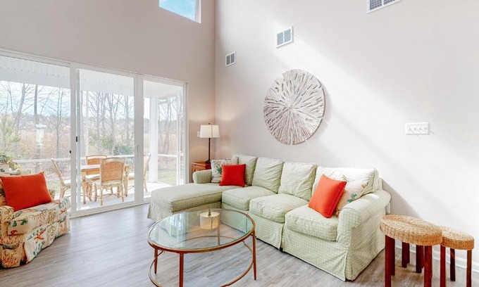 Selbyville House | Pet-Friendly Bayside Resort with Pool & Hot Tub Amenities