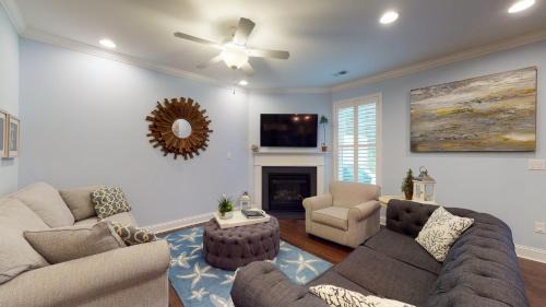 Bayside House | Discover Bayside Resort with Pool and Hot Tub Amenities