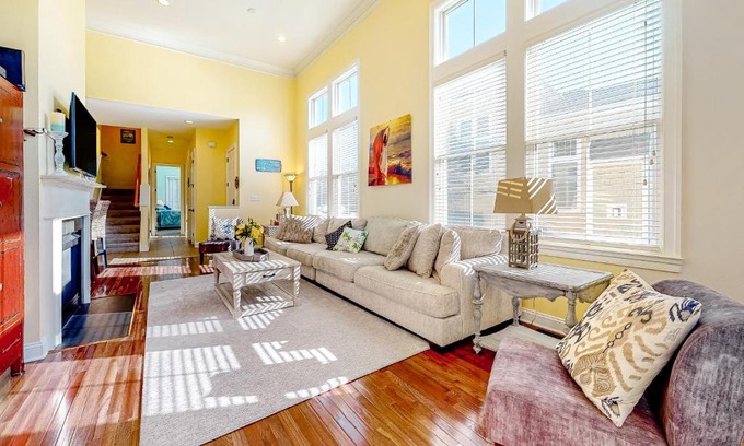 The Commons House | Prime Escape at Bayside Resort with Pool & Hot Tub Amenities