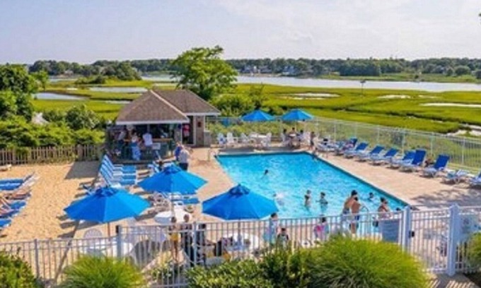 West Yarmouth Hotel | Beachfront Bliss at Bayside Resort Hotel with Pool & Spa