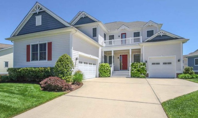The Commons House | Bayside Resort: Oceanfront Retreat with Sauna & Golf Access