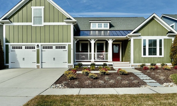 Sun Ridge House | Experience Bayside Resort: Oceanfront Retreat with Pool Access