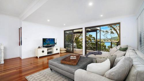 Pretty Beach House | Relax at Bayside Retreat - Pet Friendly with Free Wifi