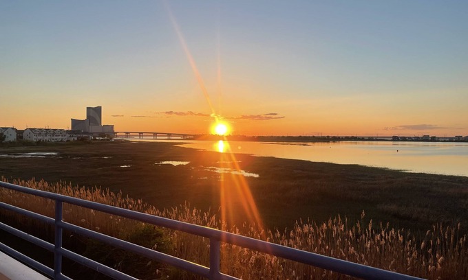 Southend House | Bayside Retreat: Oceanfront Escape with Spectacular Views