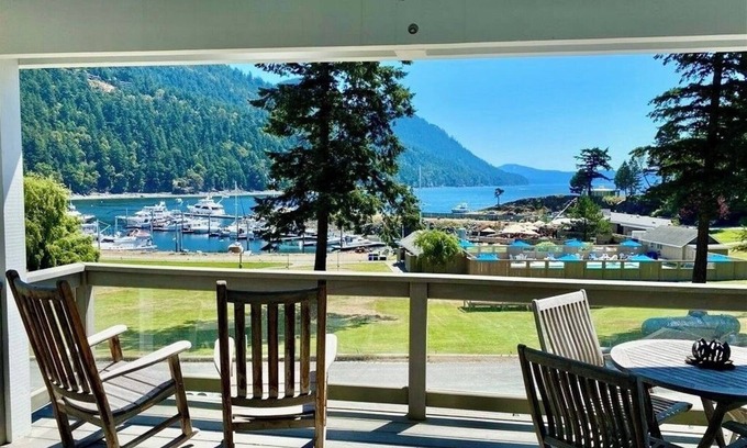 Rosario Cottage | Unforgettable Bayside Retreat with Marina Views and Spa